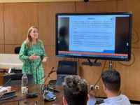 Charla formativa abierta dirigida a los concejales y concejalas del Ayuntamiento de Las Palmas de Gran Canaria, a cargo de la presidenta de la Asociación Juristas contra el Ruido Charla formativa abierta dirigida a los concejales y concejalas del Ayuntamiento de Las Palmas de Gran Canaria, a cargo de la presidenta de la Asociación Juristas contra el Ruido